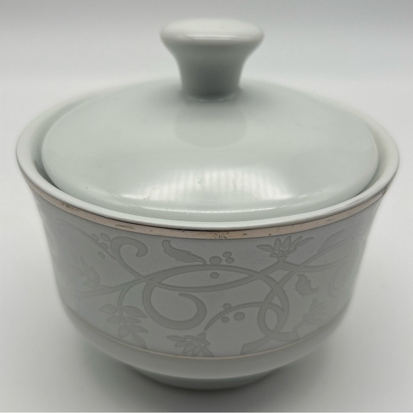 Chris Madden Montalira Gold JC Penney Home Porcelain Sugar Bowl w/ Lid 2.5”x4” - Picture 1 of 13